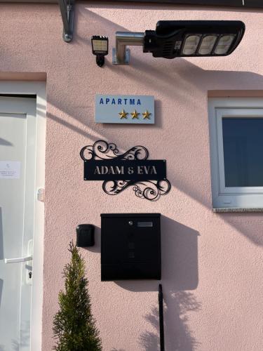 Ein Zertifikat, Auszeichnung, Logo oder anderes Dokument, das in der Unterkunft Apartment Adam & Eva, Near terme Olimia, Free Parking ausgestellt ist