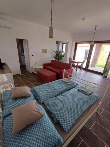 Ένα ή περισσότερα κρεβάτια σε δωμάτιο στο Penny Apartmanok Szigetvár