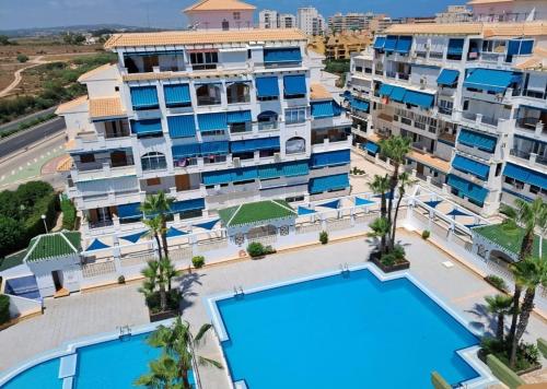 an aerial view of a building with a swimming pool at Eldorado Apartment La Mata in La Mata