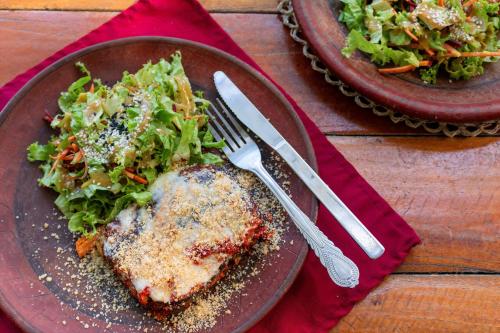 a table with two plates of food and a salad at Casa Marimba in La Laguna