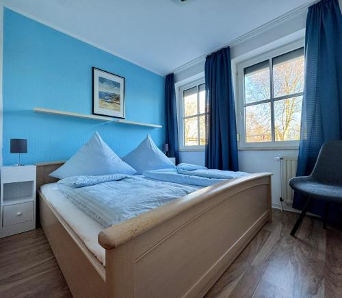 En eller flere senge i et værelse på Bensersiel Ferienwohnung Pirat mit Terrasse