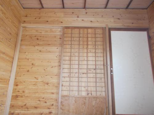 a room with a wooden wall and a door at B&B Yufu SDGs Building - Vacation STAY 97879v in Yufu
