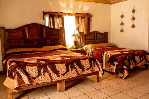 Postel nebo postele na pokoji v ubytování Hotel Doña Crucita