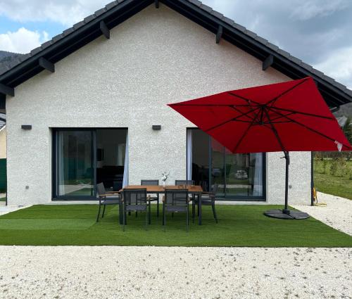 Maison neuve à la montagne