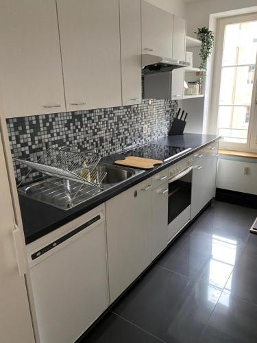 4 Zimmer, 6 Betten, neu möbliert, im Zentrum