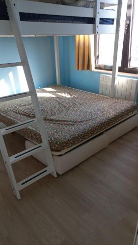 a bunk bed in a room with a ladder at Appartement vue mer in Koksijde