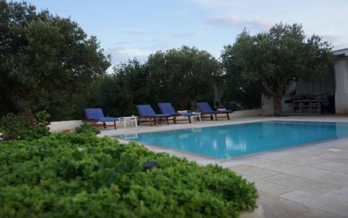 Bazén v ubytování Infinity Pool Villa nebo v jeho okolí