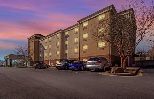 a building with cars parked in a parking lot at Comfort Suites Huntsville MidCity District at Research Park in Huntsville