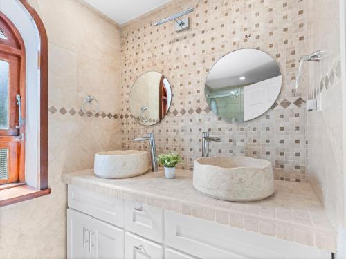 Un baño de Sunny Days at Simpson Bay Yacht Club