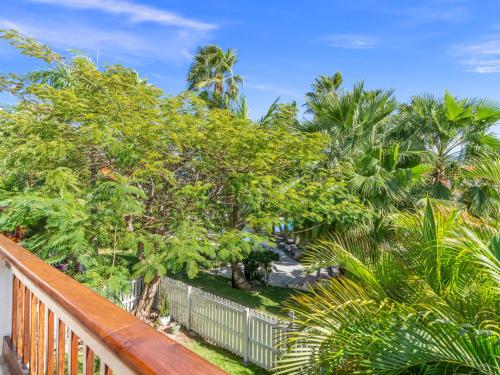 Jardín al aire libre en Sunny Days at Simpson Bay Yacht Club