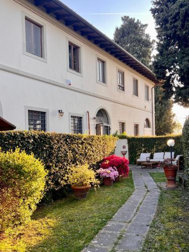 a house with plants and flowers in a yard at Casa Bigallo - colline di Firenze in Bagno a Ripoli
