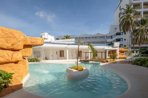 La alberca dentro o cerca de Hotel El Dorado