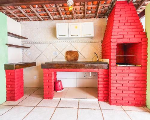 Una cocina o zona de cocina en Casa com Piscina em Marechal Deodoro