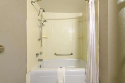 a bathroom with a white tub and a shower at Motel 6-Spring Hill, FL - Weeki Wachee in Weeki Wachee