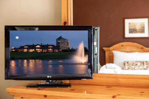 a television sitting on top of a wooden table at Valleyview Swing & Stay in Traverse City