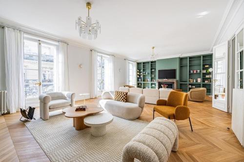 Luxurious 4 Bedroom Apartment, La Muette