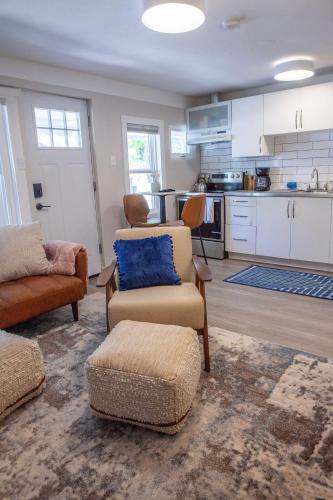 a living room with a couch and chairs and a kitchen at Zuni St Motor Inn- Bike, Dine, Explore Denver in Denver
