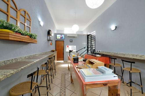 a restaurant with a table and chairs in a room at HOTEL & HOSTEL RIBEIRAo in Ribeirão Preto