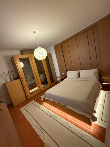 Postel nebo postele na pokoji v ubytování Ilio's Apartment