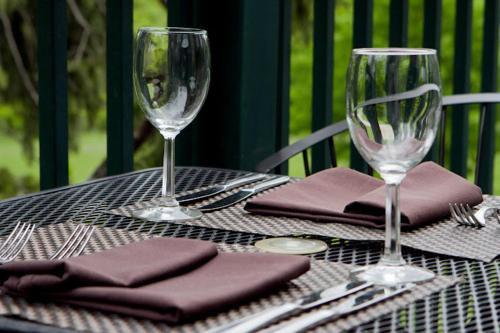 an outdoor table with two wine glasses and napkins at Butter milk falls inn in Milton