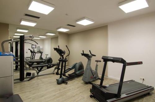 Fitness centrum a/nebo fitness zařízení v ubytování Holiday Inn Munich Unterhaching by IHG