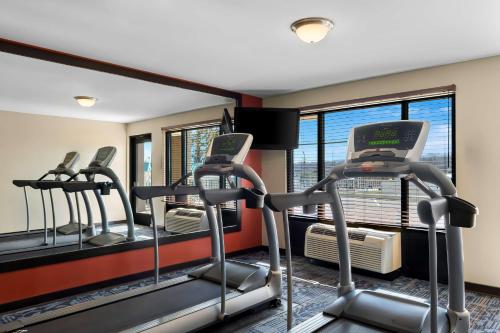 Fitness centrum a/nebo fitness zařízení v ubytování Best Western Newport Inn