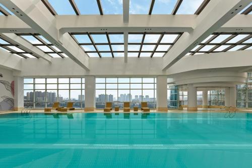 Πισίνα στο ή κοντά στο Sheraton Jiujiang