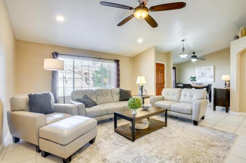 Ruang duduk di Lakefront Glendale Home with Outdoor Oasis!