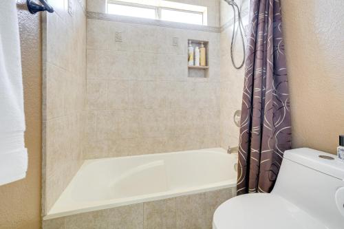 Bilik mandi di Lakefront Glendale Home with Outdoor Oasis!