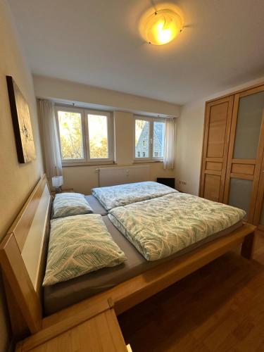 Letto o letti in una camera di LIV-IN Komfort Monschau Ferienwohnung