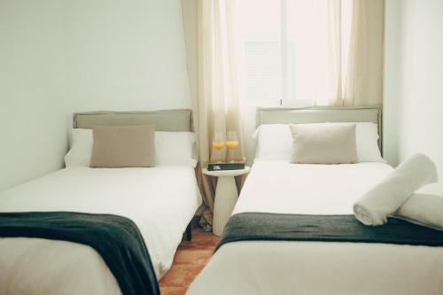 Azure Beachside Apartment - 50M from the Beach