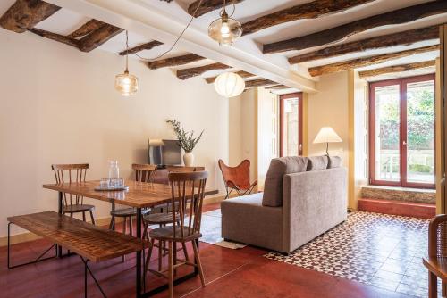 a living room with a dining room table and a couch at Oporto Maison Alves da Veiga in Porto
