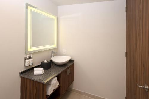 Ένα μπάνιο στο Holiday Inn Tulum by IHG