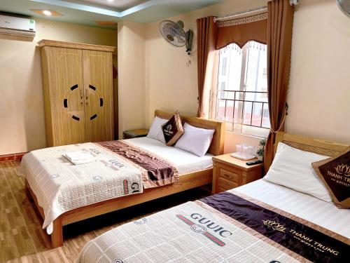 Ένα ή περισσότερα κρεβάτια σε δωμάτιο στο Thanh Trung Hotel