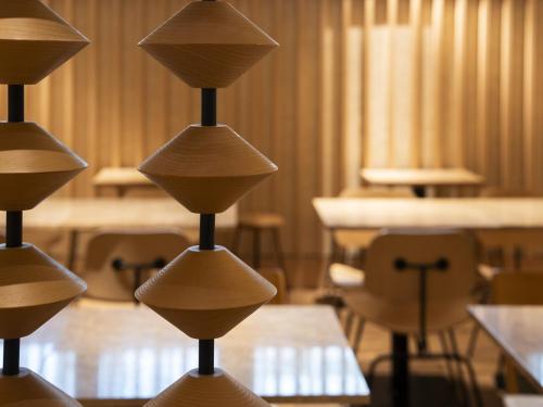 a pole with many cups on top of a table at Hotel SUI Kyoto Kiyomizu in Kyoto