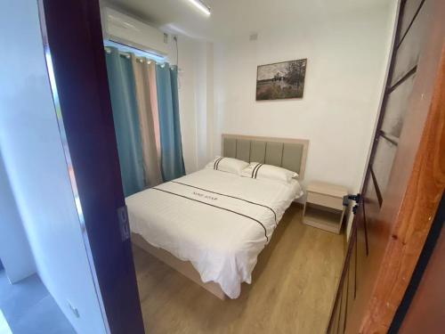 a small bedroom with a bed in a room at XKH（NINE STAR）APARTMENT in Dumaguete
