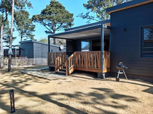 Chalet élégant à Jullouville : plage, terrasse, piscine chauffée, 4 couchages - FR-1-361-534