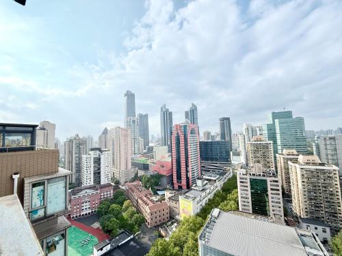 Pemandangan umum bagi Shanghai atau pemandangan bandar yang diambil dari apartmen