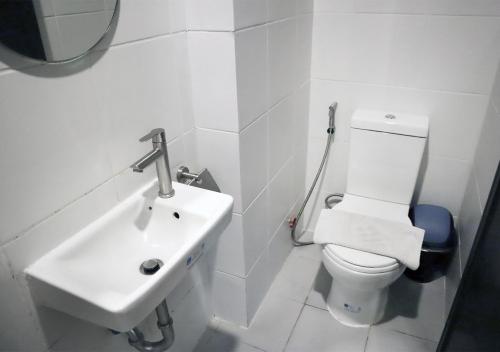 Koupelna v ubytování mySTAY Hotel BGC South