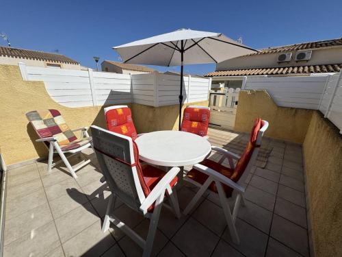 Pavillon Cap d'Agde T2 Mezzanine 4 Pers avec Terrasse - FR-1-749-96