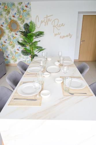 Galería fotográfica de New and stylish apartment en Jacó