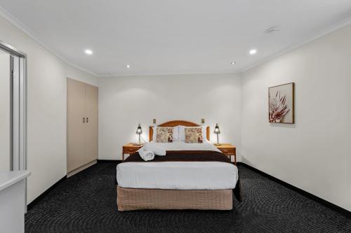 Ένα ή περισσότερα κρεβάτια σε δωμάτιο στο Sapphire Waters Motor Inn