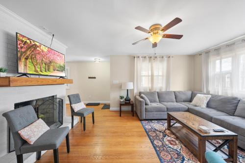 Foto sihtkohas Raleigh asuva majutusasutuse Charming DT 3-Bed Bungalow with Fenced-in Yard galeriist