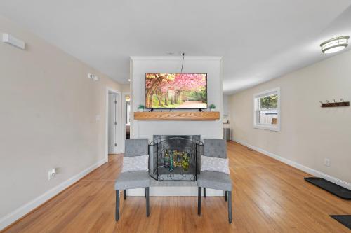 Foto sihtkohas Raleigh asuva majutusasutuse Charming DT 3-Bed Bungalow with Fenced-in Yard galeriist