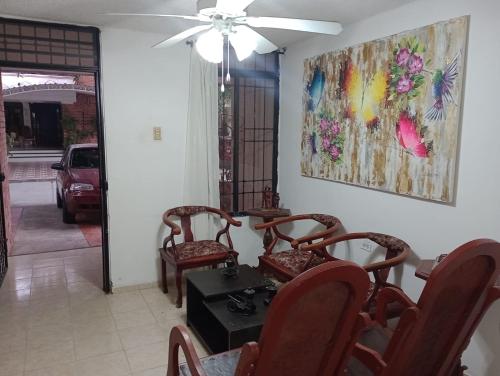 Khu vực ghế ngồi tại Vivienda en el Norte cerca al PARQUE DE LA LEYENDA, conjunto residencial Villa Ligia 2