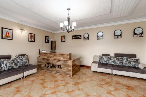 Un lugar para sentarse en 7 Days Motel Near UN Base