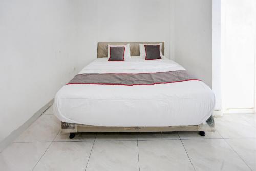 Ένα ή περισσότερα κρεβάτια σε δωμάτιο στο Hotel Tangerang Near Garuda Training Center 6 Hour Stay
