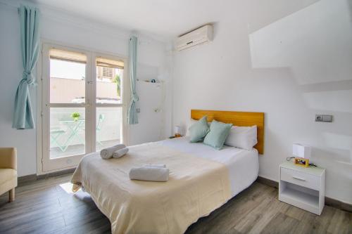 Natura Mediterranea estudio naturista primera linea con piscina