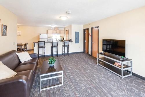a living room with a couch and a tv and a kitchen at Work Relax Repeat in a Bright and Spacious Stay in Mansfield