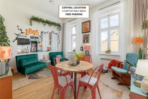 Casa 1895 , Boutique Stay in a Historic Townhouse near the Beer Fountain